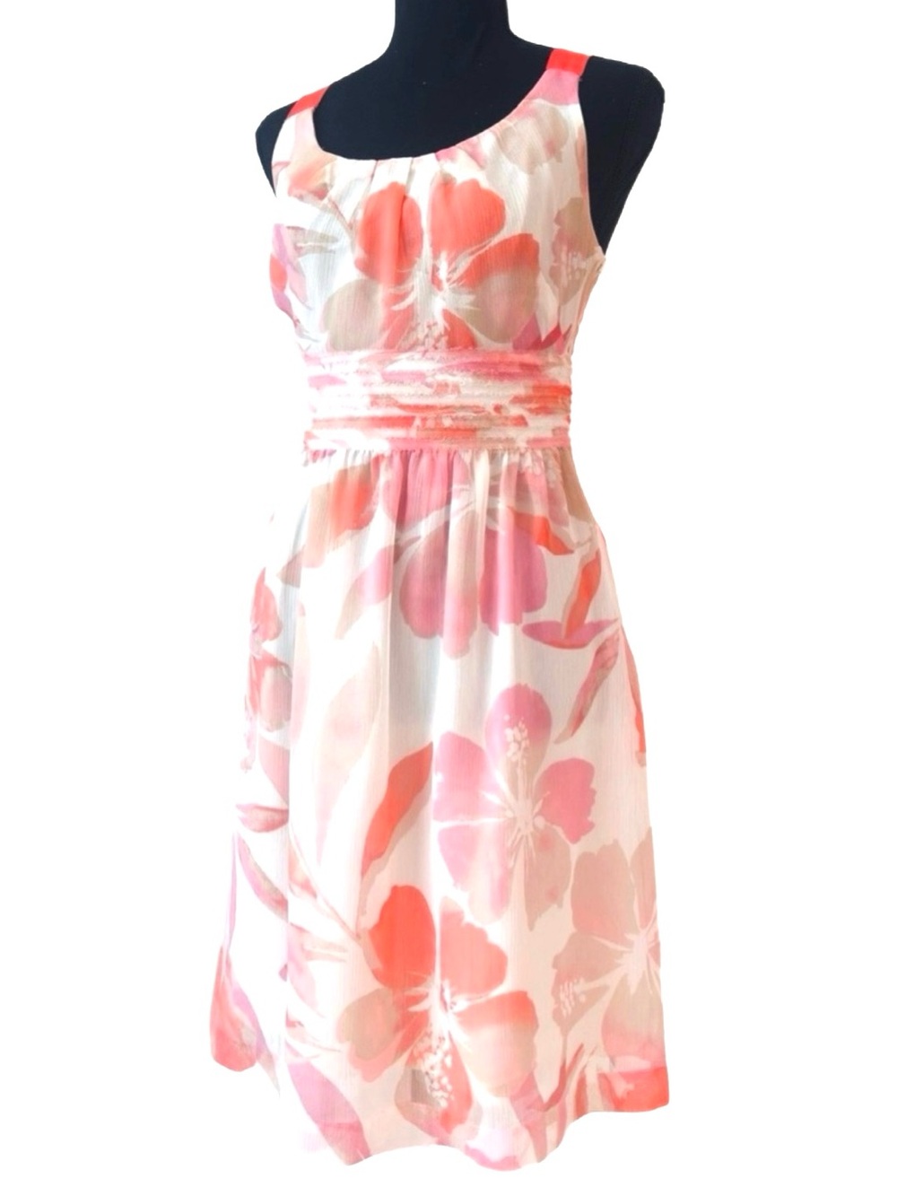 LOFT ~ Women’s cream/peach colored lined dress w/ruched waistline size 8